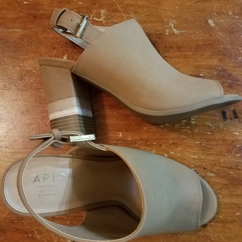 Beautiful APT 9 Cognac Heels